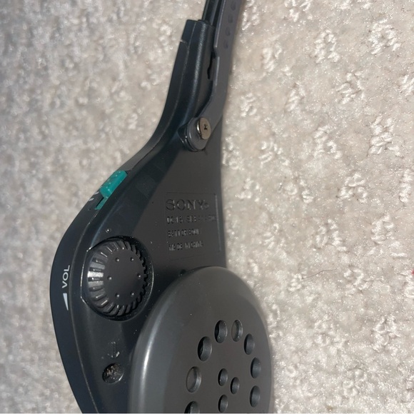 Vintage Sony Walkman Mega bass Sports FM/AM Radio Headphones SRF - 14 - Picture 5 of 5